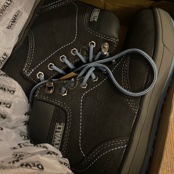 Women’s dewalt work boots steel toe - Picture 5 of 6